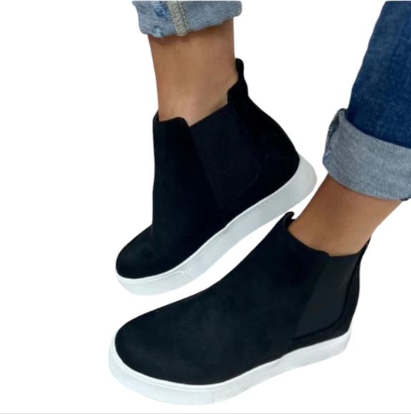 Steve Madden Women's‎ Black Suede High Top Sneakers/ Slip On Bootie. Size 9 - Picture 1 of 11